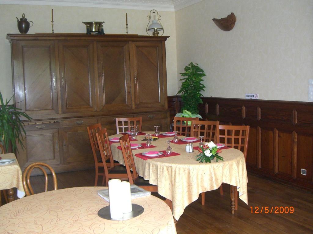 Hôtel-Restaurant du Commerce Aubréville Exterior foto